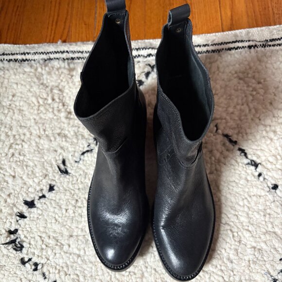 Donald Pliner Stella black goat leather pull-on Chelsea boots NWOB women's 8 - Picture 9 of 9